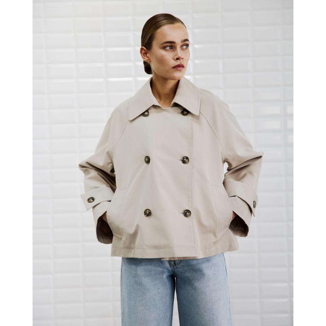 WithBlack WBLJIMBERLY Short Trench Coat Frakke - Light Sand - Butik VIVI