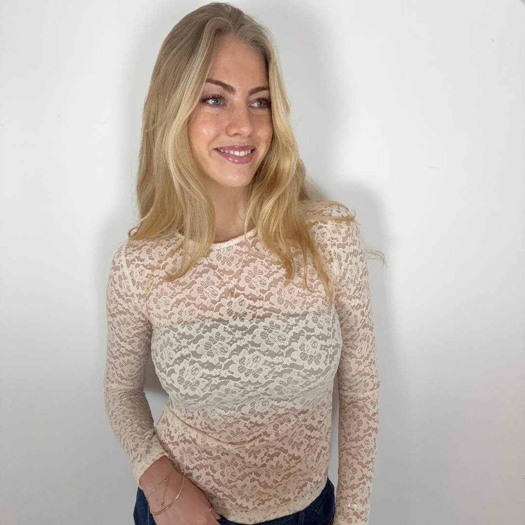 Continue Alberte Lace R Neck Bluse - Off White - Butik VIVI